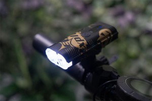 Duża zniżka Chiny Doubble Lights Światło rowerowe Światło rowerowe Przednie światło główne ze stopu aluminium USB Akumulator Góra
