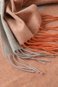 Ձմեռային կանացի կաշմիրե շարֆ պատվերով Դիզայներ տիկնայք Նորաձևության գրադիենտ հետադարձելի 100% մաքուր քաշմիրե շալերի շարֆեր գողացել են