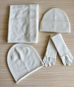 Mongolia inu inu Mongolia funfun cashmere awọn ẹya ara ẹrọ aṣa igba otutu awọn obinrin ti o hun cashmere hat scarf glove suit one set