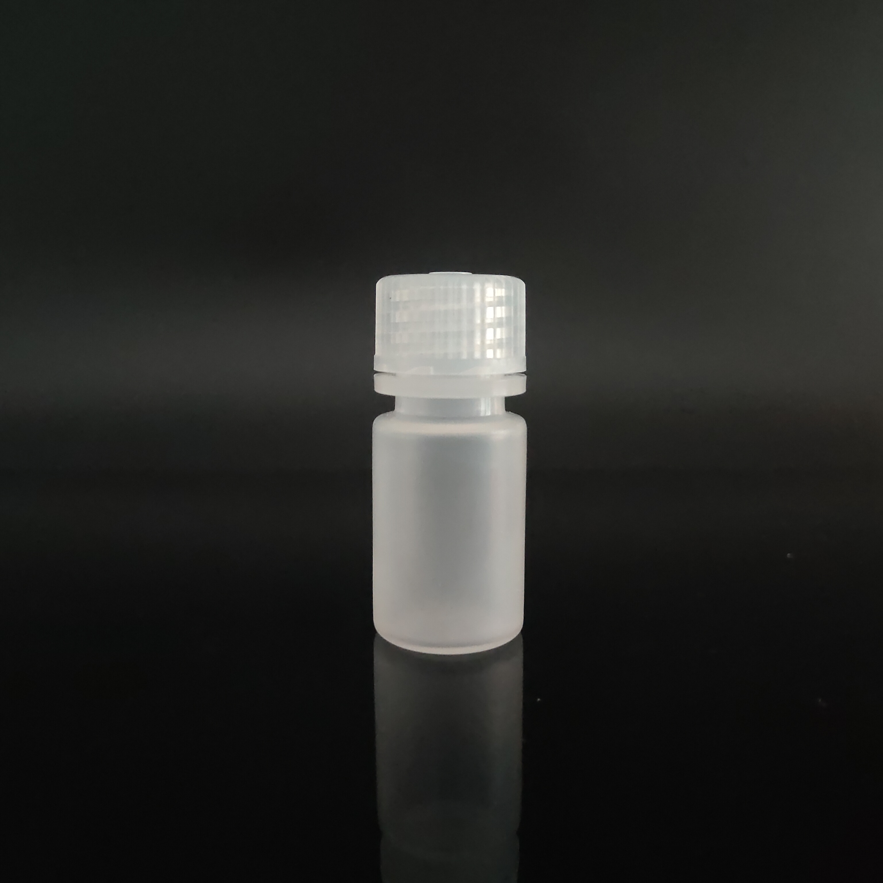 Пластични шишиња со реагенс од 15 ml, PP, широка уста, проѕирна/кафеава