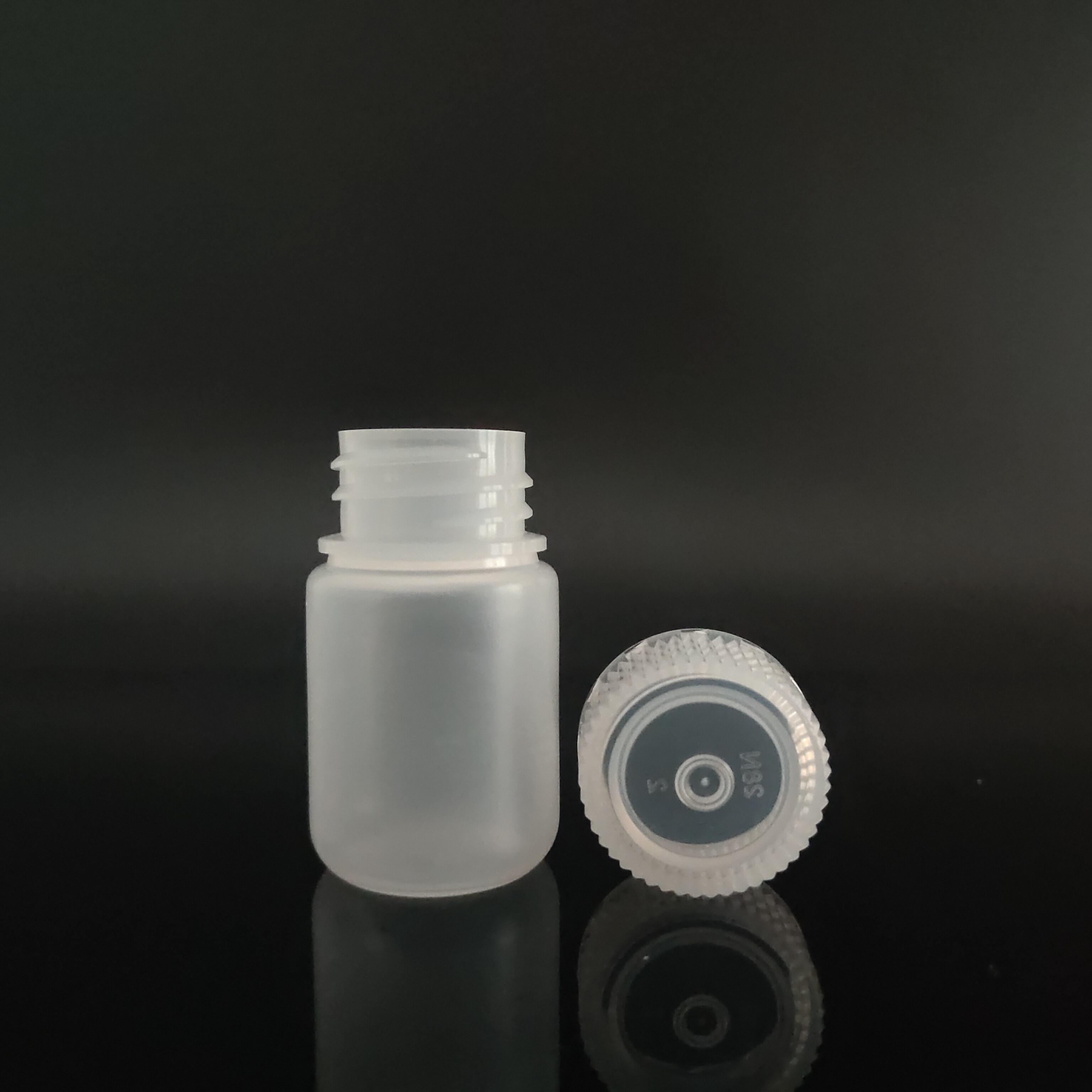 HDPE/PP obosara-ọnụ 30ml Plastic Reagent bottles, ọdịdị/ọcha/aja aja