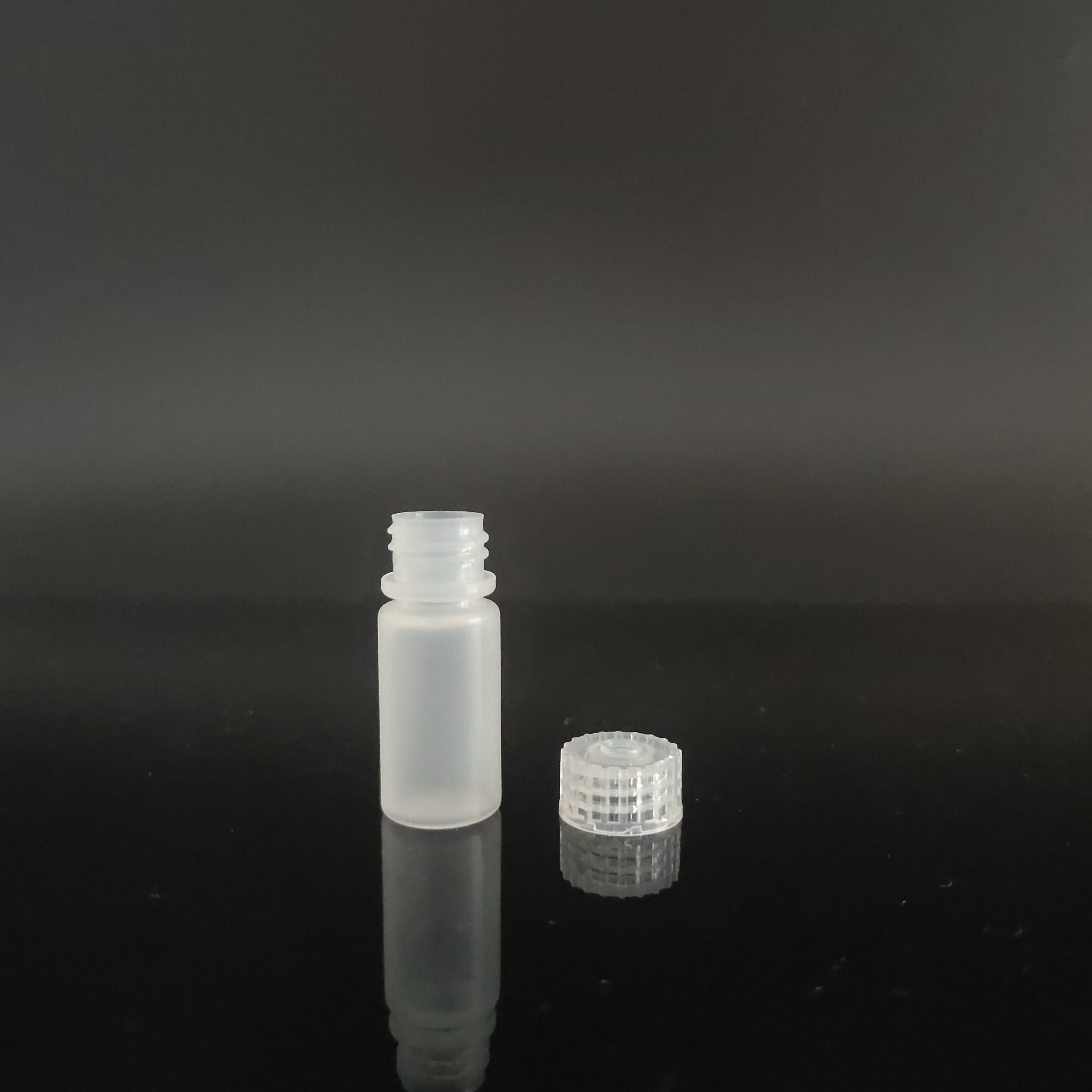 4ml plastic reagent karama, PP, ọnụ dị warara, transperent / aja aja