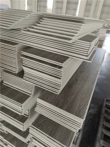 Baldosa impermeable de textura de madera de fábrica de 4mm, 5mm, 6mm y 7mm, piso de vinilo de lujo con bloqueo de PVC LVP, piso SPC, piso de vinilo para interiores