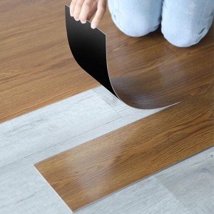 Vendita diretta in fabbrica di pavimenti in plastica di rivestimentu UV Planche per pavimenti LVT autoadesive
