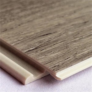 Էկո-բարեկամական հակա-ուլտրամանուշակագույն մամլված WPC Wood Plastic Composite Decking հատակը