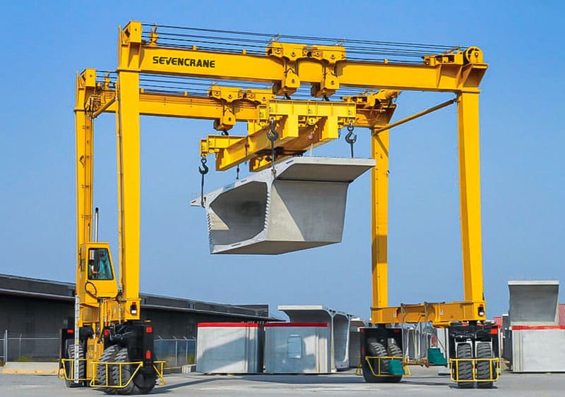 50-тонен портален кран за контейнери с гумени гуми за пристанищната индустрия, използващ представено изображение