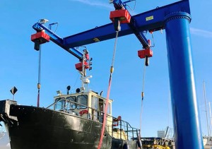 Barco portuario 10 toneladas 16 toneladas Grúa de horca para barco de 20 toneladas con 4 polipastos