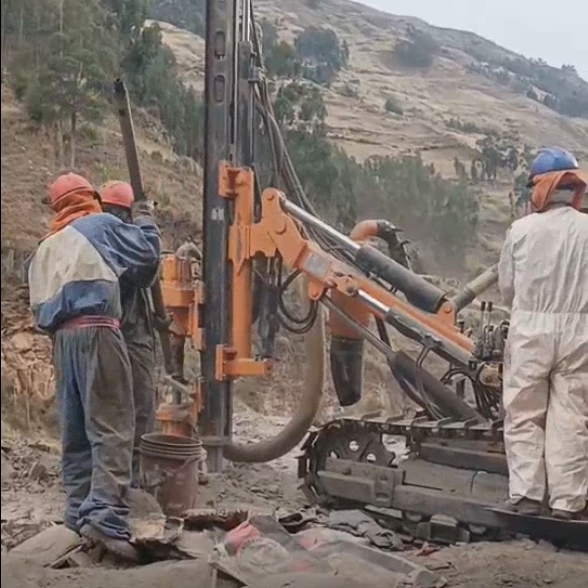 Eis technesch Servicepersonal Gong Jian, deen dem Andes National Highway Project zu Peru vun China Railway 12th Bureau Group Co., Ltd. zougewisen gouf, gouf fir seng aussergewéinlech Leeschtung gelueft.