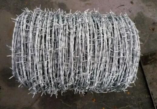Two ways of knitting galvanized barbed rope