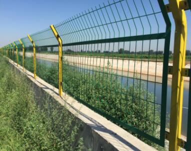 How to maintain the highway guardrail net