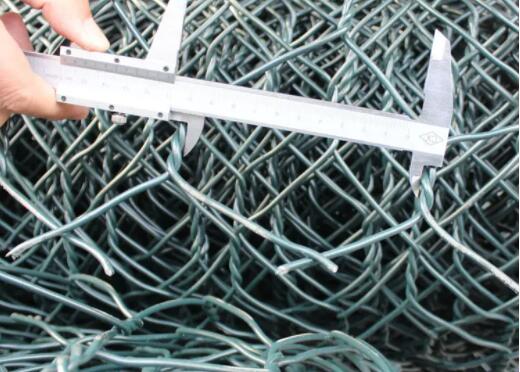 Plastic - pinahiran ng anim na panig na barbed wire