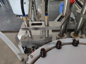 Etherische olie plastic fles fabrieksprijs automatische vul- en sluitmachine