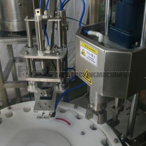 शंघाई फैक्ट्री 10ml /30ml/50ml कांच की बोतल स्प्रे भरने की मशीन, स्वचालित इत्र भरने की मशीन
