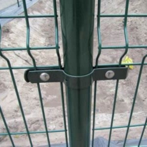 Diferentes tipos de postes de cerca para várias cercas de malha de arame