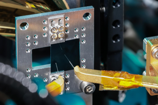 Chips chì utilizanu circuiti fotonici integrati puderanu aiutà à chjude u "gap di terahertz"
