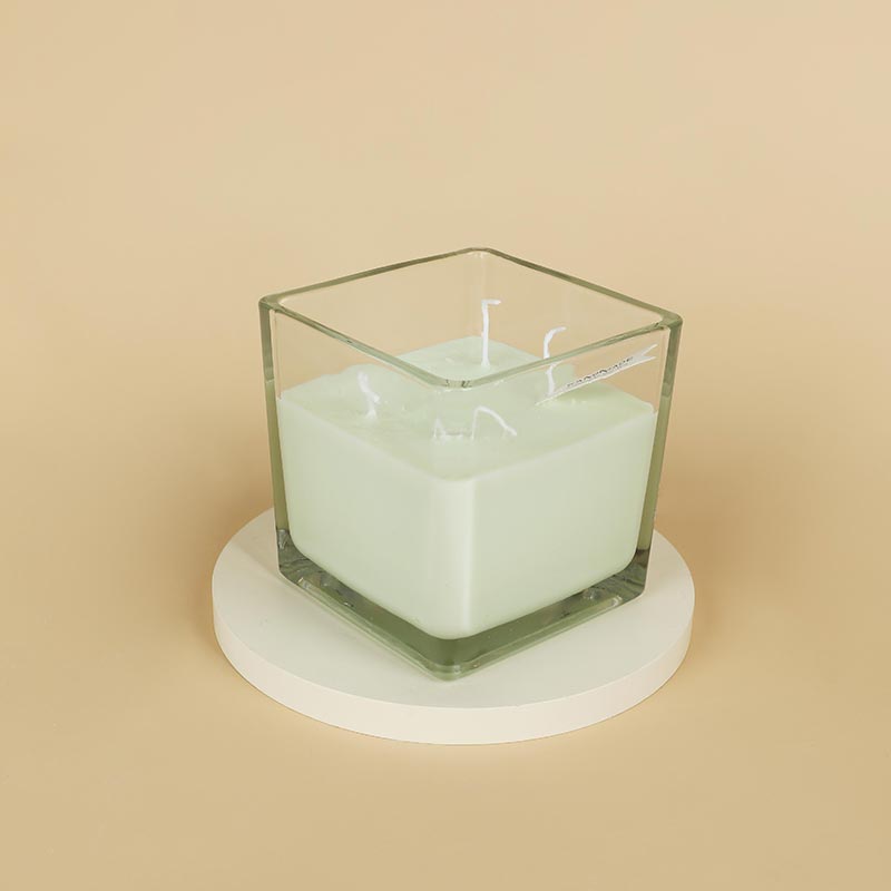 Recipiente di vetru senza coperchio quadratu per a fabricazione di candele