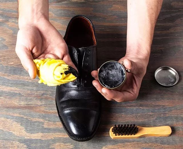 What is the effect of shoe polish？