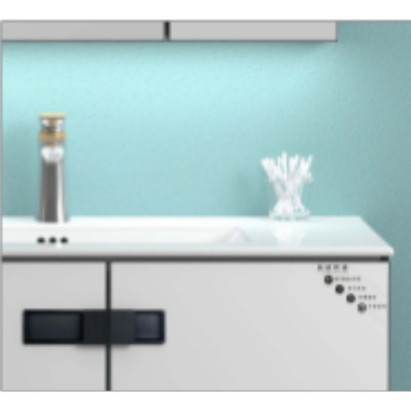Kopalniška omarica v sodobnem preprostem slogu naprednega smisla s keramičnim umivalnikom in belo indukcijsko svetilko za kopalniški umivalnik