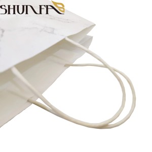 Groothandel witte kraftpapier handtas aangepaste geschenk boodschappentas met handvat