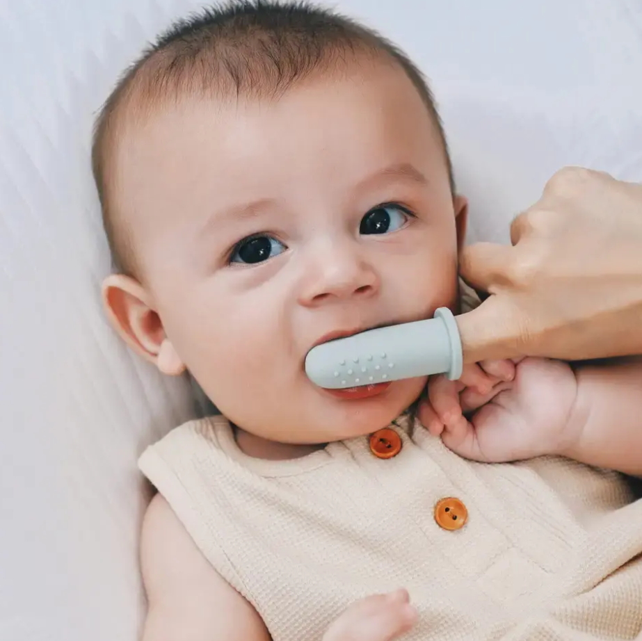 Když si dítě poprvé začne čistit zuby