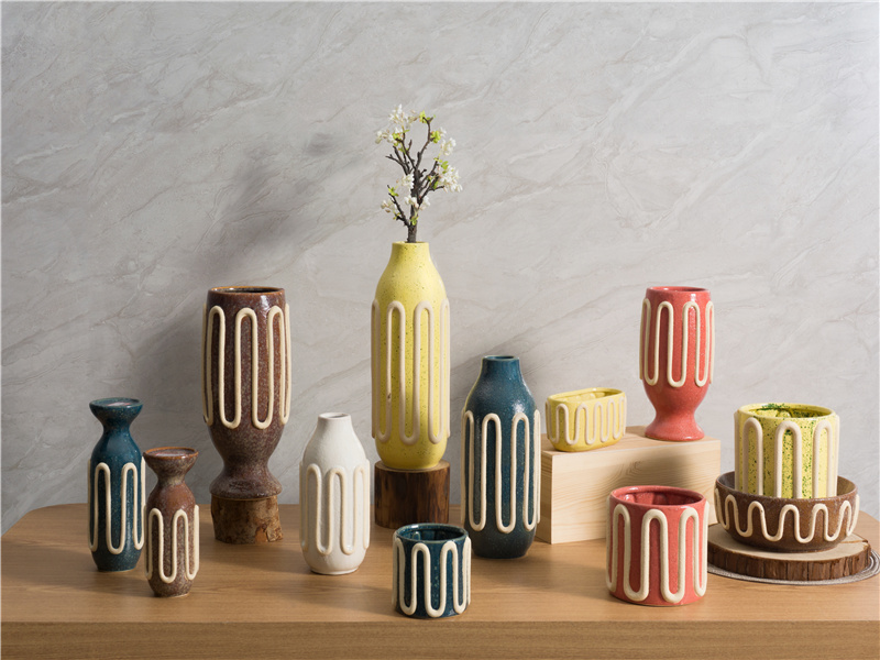 Vasos e jardineiras de cerámica de cores con esmalte de area grosa Imaxe destacada