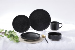 Porculanski set posuđa u japanskom stilu, crni halo dizajn
