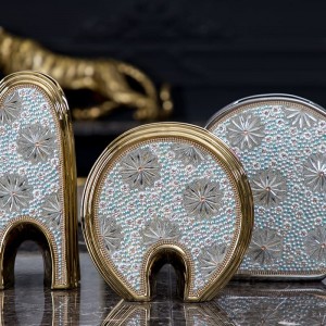 Serie de decoración de cerámica artesanal tradicional con abalorios de galvanoplastia clásica