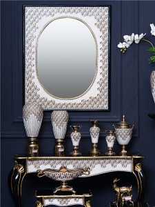Accattivante collezione di decorazioni per la casa decorata con opulenti perline fatte a mano