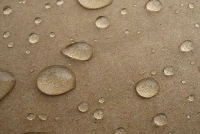 Misure a prova di umidità per scatole di cartone ondulato in caso di pioggia
