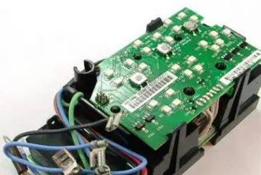 บอร์ด PCB ทำหน้าที่อะไรสำหรับผลิตภัณฑ์การผลิตชิ้นส่วนอิเล็กทรอนิกส์?