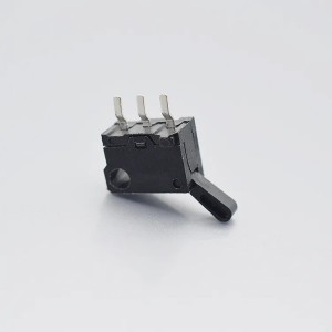 Висококвалитетен микро-прекинувач KW136 3 пински прекинувач со исправен агол на рачката се применува за глувчето