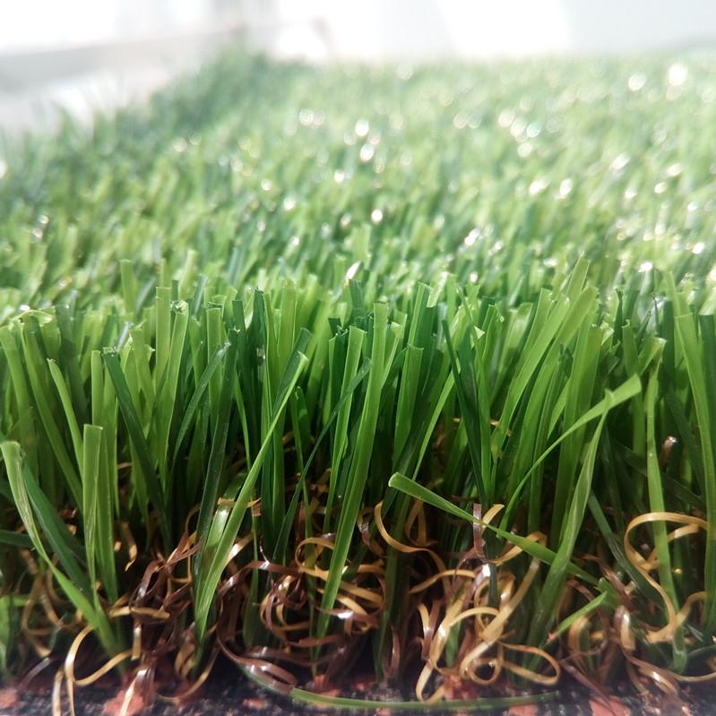 Vysoko kvalitná umelá tráva európskeho štýlu 35 mm pre záhradné terénne úpravy