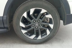 Modail càr cleachdte Toyota Rav4 2.5L 2018 leis a ’phrìs as fheàrr
