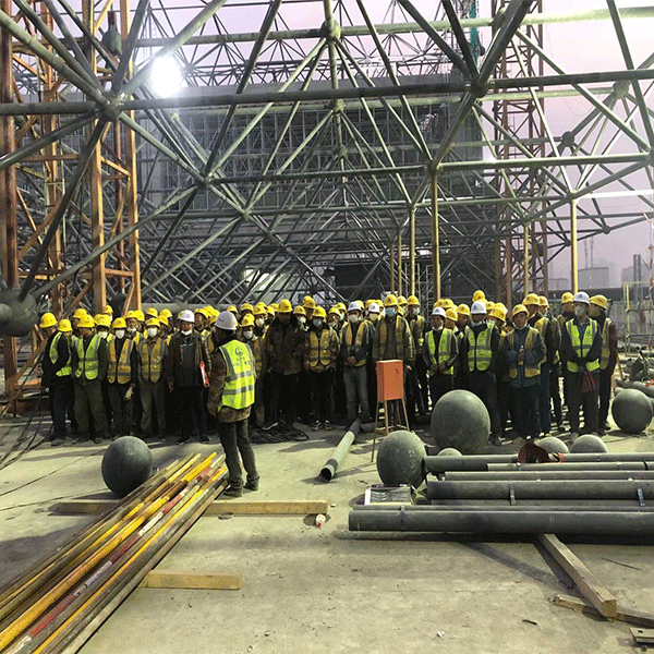 Steel structure technical installation worker