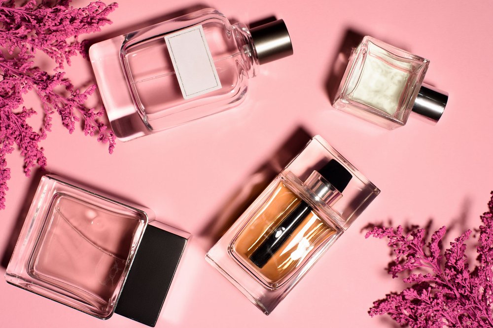 What factors are related to the persistence of fragrance?