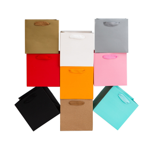 Hot Sale China Custom Paper Bag Square Dárkové oblečení Balení Kraft papírové tašky