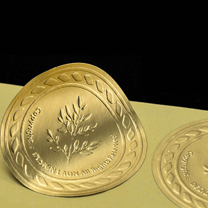 Өзгөчөлөштүрүлгөн ачык-айкын логотип чаптамалары UV рельефтүү алтын күмүш штамптоо басып чыгаруучу өзүнчө чаптама чаптама