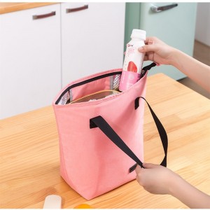 The insulated bag is reusable and easy to carry. It is suitable for travel, picnic, work and school multifunctional lunch bag