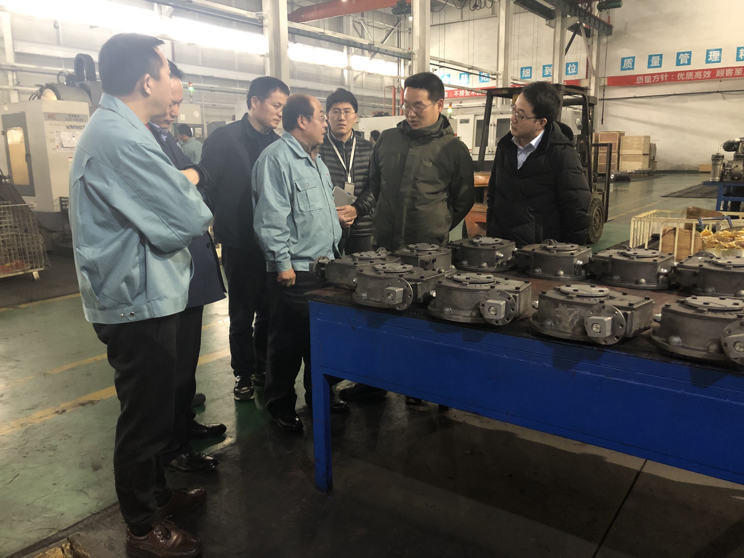 Chongqing Chuangyi-Stard Automationi meeskond suhtleb tehases Chongqing Chuangyiga