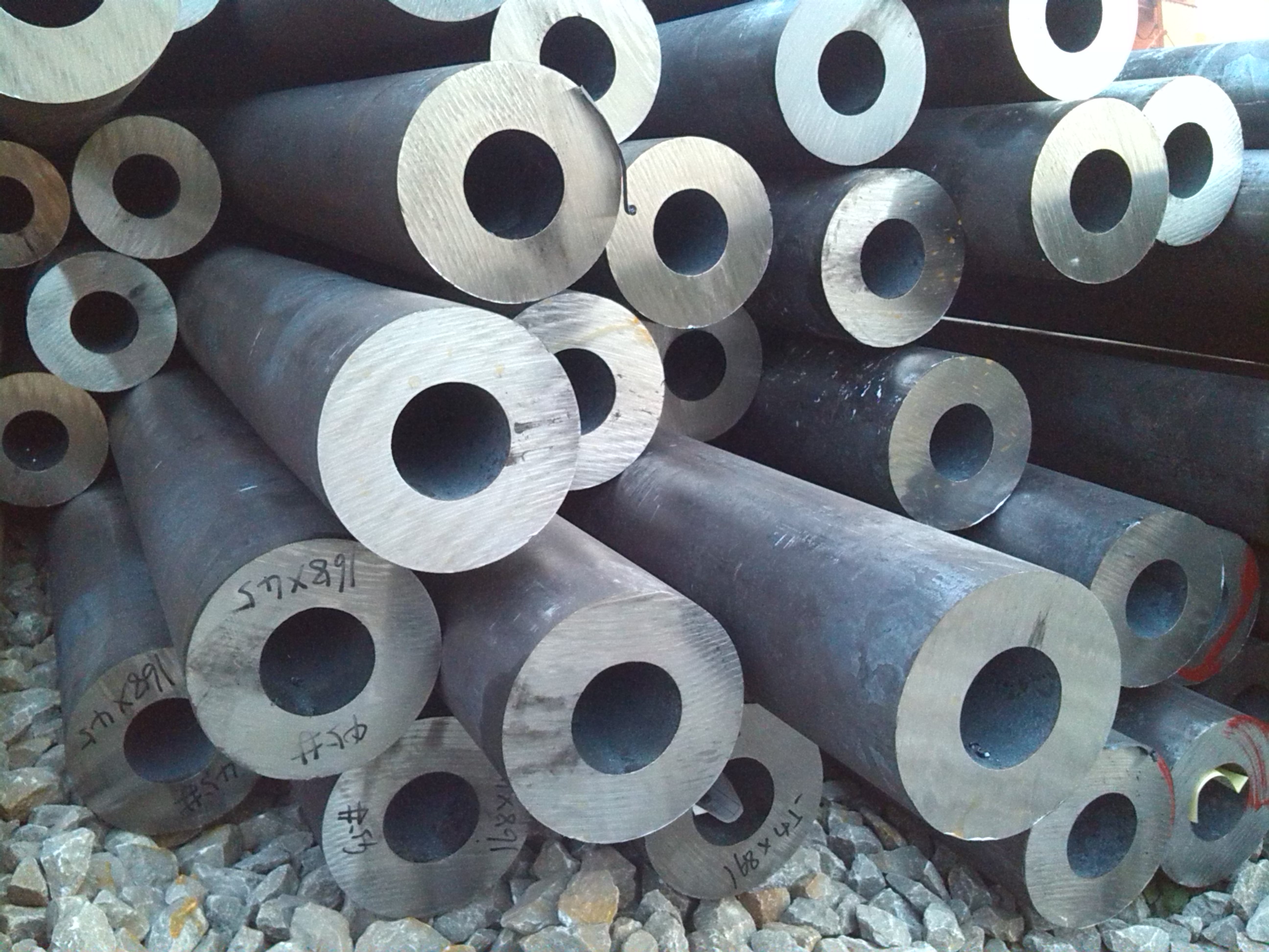 Seamless steel tube is different from welded steel tube？