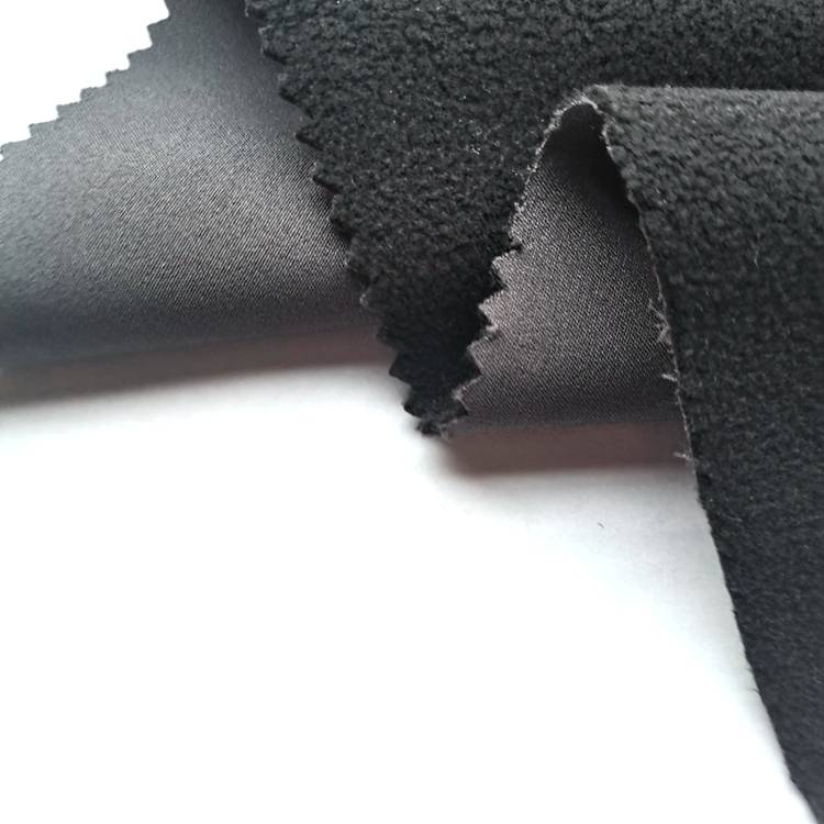 100 polyester fyrvägsstretch med TPU bunden med polärt fleece softshelltyg för varm huvajacka