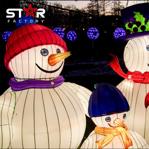Lanterna cinese del fumetto del pupazzo di neve della lanterna di seta cinese di festival di Natale all'aperto