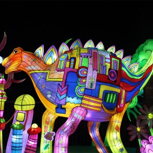Китайски фенери, украсени със сладки симулационни животни и фестивал на герои