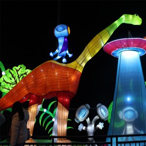 Китайски фенери, украсени със сладки симулационни животни и фестивал на герои
