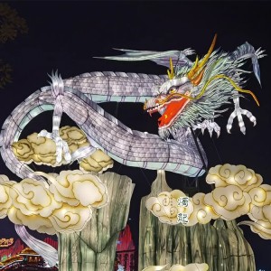 Ķīniešu Jaunā gada festivāla rotājumi Pūķa laternas Lielā laternu izstāde
