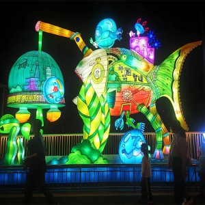 Čínske lampáše zdobené roztomilými simulovanými zvieratami a festivalom postavičiek