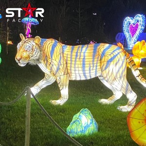 Personalizza la lanterna del capodanno cinese mostra la lanterna tigre impermeabile