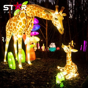 Festivalska tradicionalna najlonska kitajska živalska svetilka z žirafami