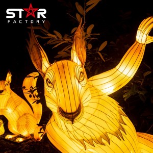 Прикраса китайського фестивалю з тваринами. Тканинний ліхтар із білкою