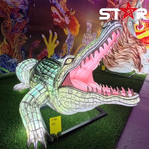 Lanterne à crocodile à taille réelle avec lumière
